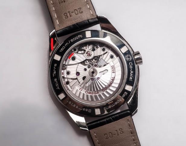 The movement could be viewed through the transparent caseback.